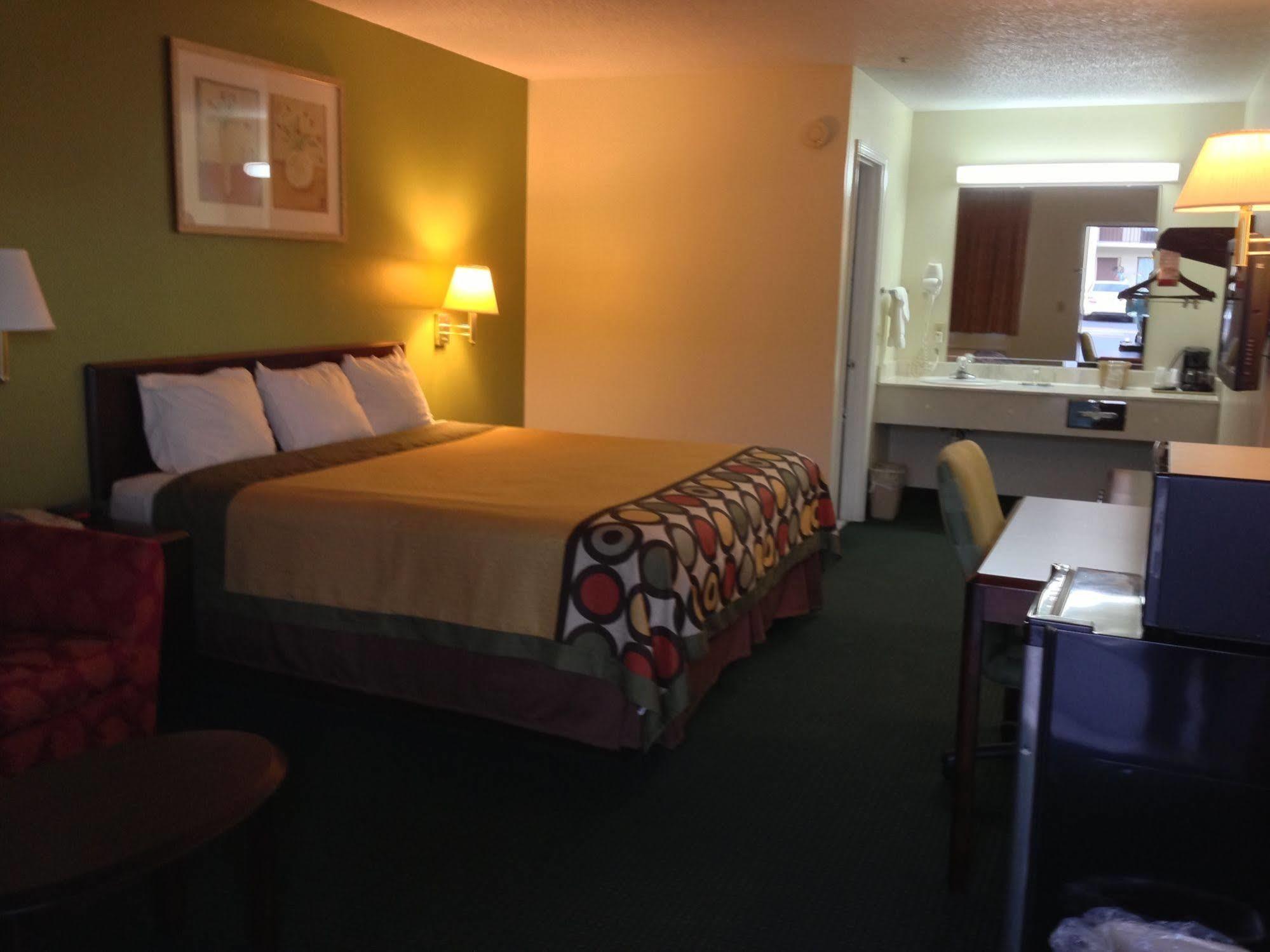 Super 8 By Wyndham Florence Exterior foto